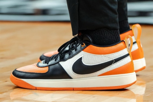 Devin Booker 亲着 Nike Book 1 全新配色「Shattered Backboard」鞋款