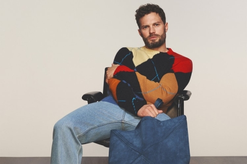 LOEWE 正式发布 2024 春夏男装系列形象广告