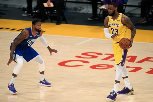 NBA 开幕战-Paul George 携手 Kawhi Leonard 狂飙 59 分击退卫冕军湖人
