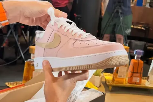 Ronnie Fieg 暗示 Kith × Nike Air Force 1 Low「Reverse Linen」联名鞋款要來了?