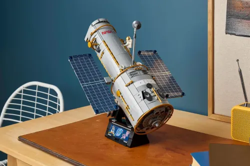 LEGO Icons 推出 1,252 件 Hubble Space Telescope 展示模型致敬经典太空望远镜