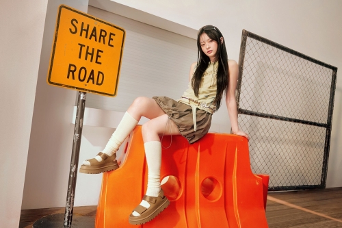 NewJeans 成员 Hanni 正式成为 UGG 全球品牌大使