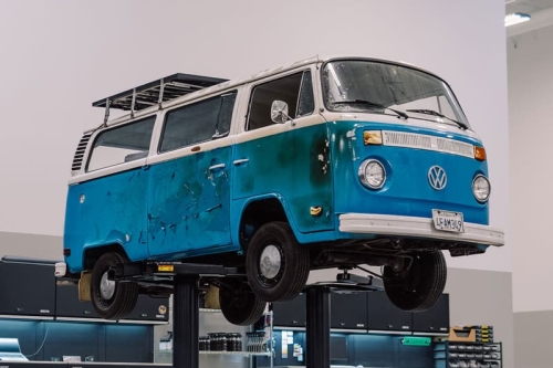 大众 Volkswagen 宣布展开加州野火幸存 T2 巴士修复计划