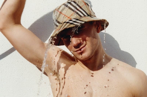 Burberry 预计将进行大规模裁员以逆转公司亏损局面