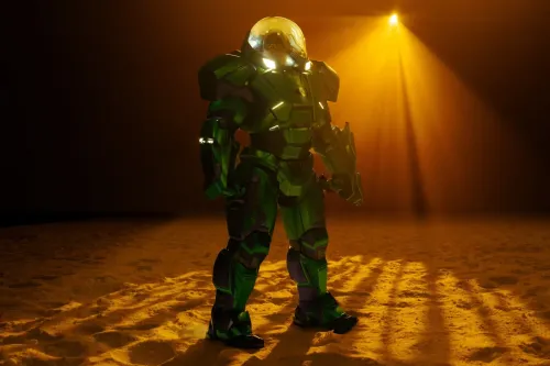 《Man of Tomorrow》释出首张「Lex Luthor 战甲」剧照:James Gunn 抢先公开震撼造型