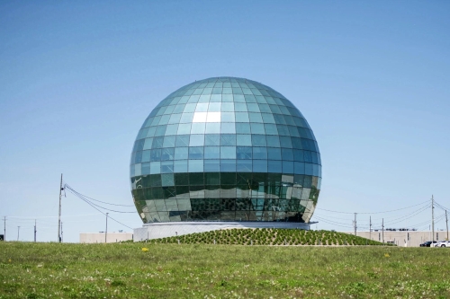 富士康计划在威斯康星州拉辛县投资5.69亿美元扩建制造基地