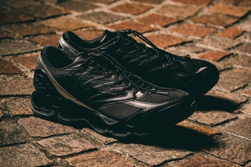 Mizuno 人气鞋型 WAVE PROPHECY LS「Monotone Cinema」最新联名配色登场
