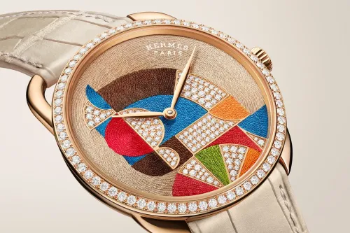 Hermès 将丝线织入最新 Arceau 腕表
