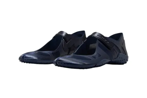 NikeSKIMS 为分趾 Air Rift 推出「Obsidian」及「Night Silver」缎面配色鞋款