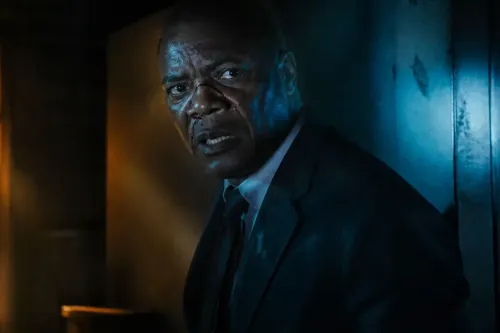 Samuel L. Jackson 在《The Beast》官方预告中饰演手持加特林机枪的美国总统
