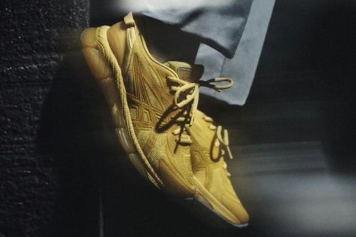 率先近赏 C.P. Company × ASICS 全新联名鞋款
