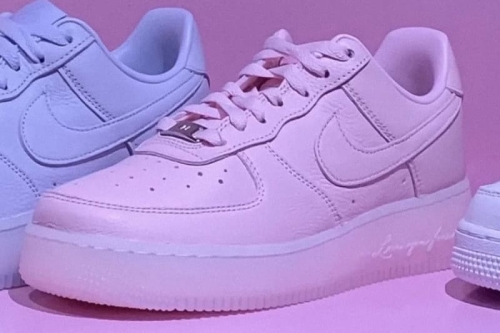 NOCTA × Nike Air Force 1 Low 最新配色「Pink Foam」鞋款率先公开