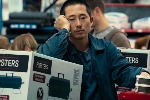 Netflix 联手 A24 打造最新黑色幽默影集《怒呛人生 Beef》