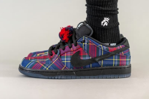 Nardwuar × Nike SB Dunk Low 鞋款实物上脚曝光