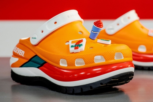 思乐冰、大亨堡随心上脚!Crocs 携手 7-11 打造最新联乘鞋款