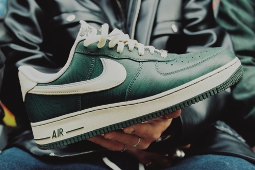 致敬纽约城市风景：LAAMS × Nike Air Force 1 Low「Please Post Bills」联名鞋款
