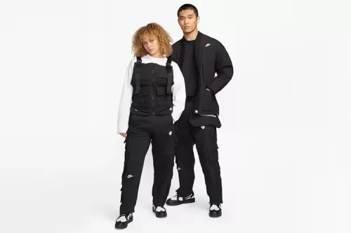 PEACEMINUSONE × Nike 最新联名服装系列发布