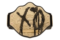 XO 携手 WWE 打造 WrestleMania 42 联名服饰系列