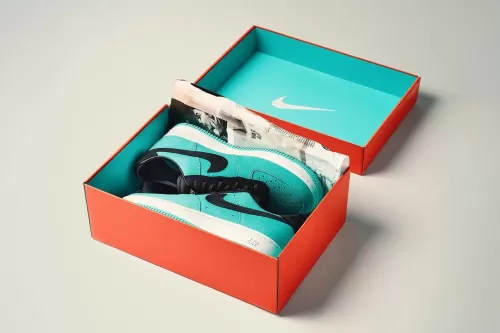 Tiffany & Co. x Nike Air Force 1 Low「Friends and Family」最新配色率先亮相