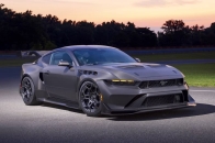 Ford 亮相 Mustang GTD Liquid Carbon：裸碳纤车体与赛道级精准
