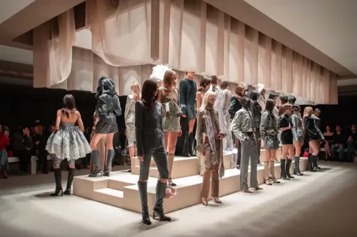 Alexander McQueen 将重返伦敦时装周