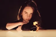 Billie Eilish 带来全新「Eilish Intense」香水