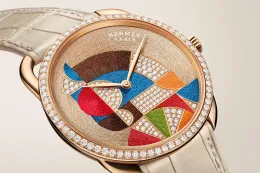Hermès 将丝线织入最新 Arceau 腕表
