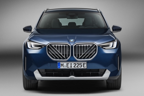 宝马 BMW 正式揭晓全新「对角线格栅」车头设计 2025 年款 X3 车型