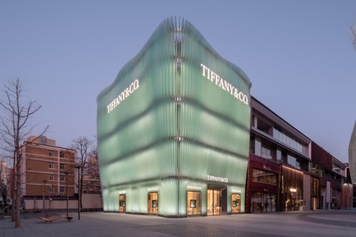 玻璃海浪下的面纱：MVRDV 以流动半透玻璃肋片包裹北京 Tiffany & Co. 旗舰店