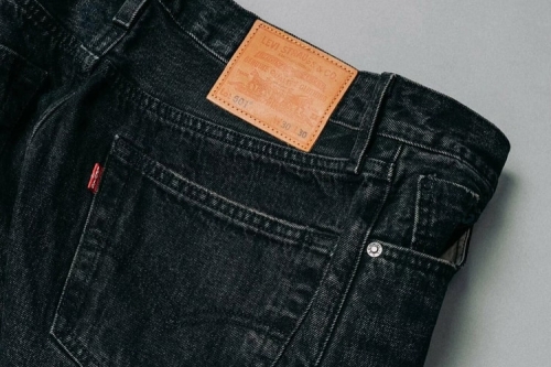 Levi's 携手 EDIFICE 打造专属 501「Big E」深邃黑牛仔