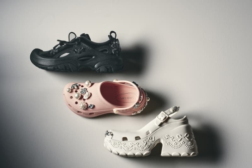 Crocs 卡骆驰再度联手 Simone Rocha 揭幕全新联名系列鞋款
