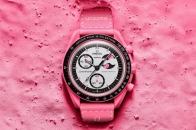 OMEGA 携手 Swatch 推出全新「粉色」MoonSwatch