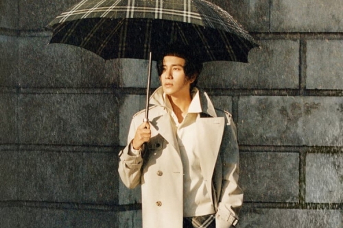 Burberry 发布 2025 夏季系列广告大片