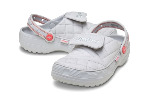 Umbro × Crocs 全新联乘系列：为经典球场风注入织纹新玩法