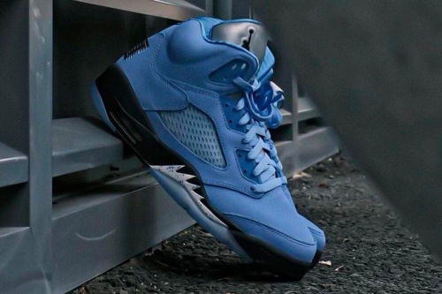 率先近赏 Air Jordan 5 最新配色「UNC」鞋款