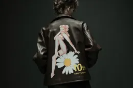PEACEMINUSONE × WILDSIDE Yohji Yamamoto 将复古女郎与雏菊图案注入皮革单品