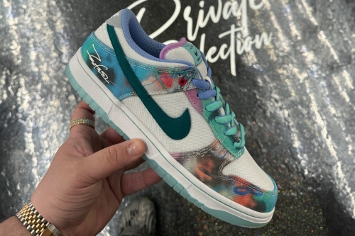 率先预览 Futura × Nike SB Dunk Low 全新联名鞋款