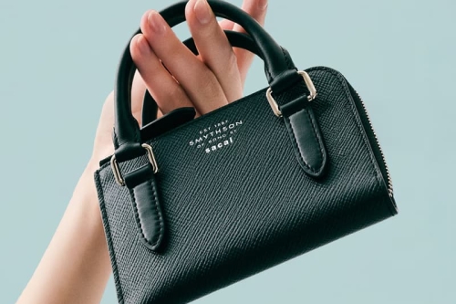 Smythson 联乘 sacai 推出混合风格皮具系列