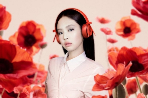Beats 携手 Jennie 推出联名版 Beats Solo 4