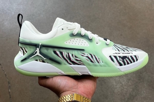 Jordan Heir 首发配色「Sail/Vapor Green」鞋款率先曝光