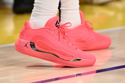 Luka Dončić 率先曝光 Jordan Luka 4 最新配色「Flash Crimson」鞋款