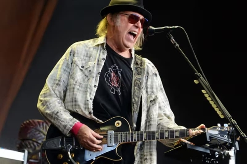 Chrome Hearts 正式提告 Neil Young，「The Chrome Hearts」团名卷入商标纠纷