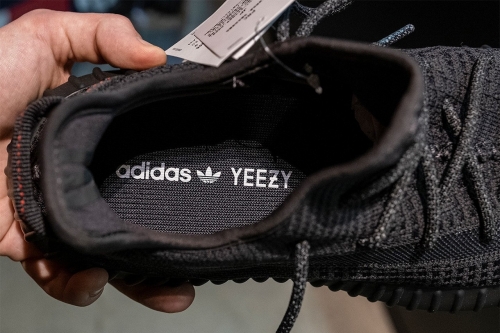 YEEZY 官方网站正式关闭