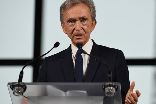 Bernard Arnault 砸 4.4 亿美元回购 LVMH 股份,进一步巩固控股权