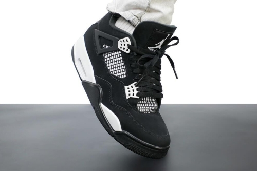 率先上脚 Air Jordan 4 全新配色「White Thunder」鞋款