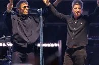 Disney 携手 Steven Knight 把「Oasis Live ’25」拍成一部配得上这次重组的终极摇滚纪录片