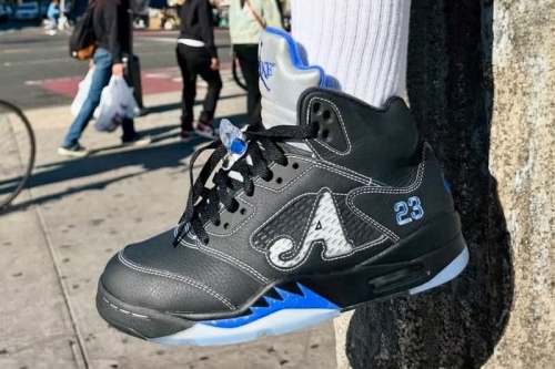 率先预览 Awake NY × Air Jordan 5「Racer Blue」最新联名配色鞋款