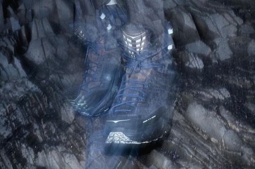 HOKA 携手新锐品牌 J.L-A.L_ 推出全新联名鞋款系列