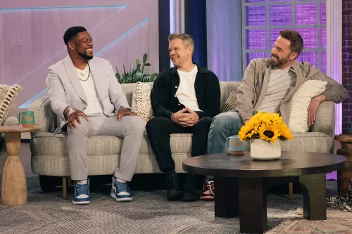 Ben Affleck 宣传《AIR》时疑似著用未公开发售鞋款：Travis Scott × Air Jordan 1「Chicago」