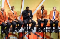 LeBron James 随「Redeem Team」同列篮球名人堂，现役之身缔造历史里程碑